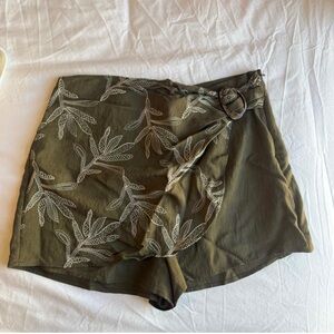 Zara Olive Green Leaf Print Women Shorts